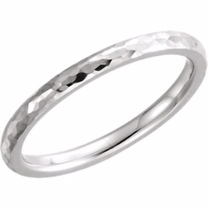 51528:105:P 14kt White 2mm Comfort Fit Hammer Finish Band Size 5