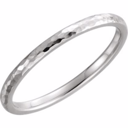 51528:1105:P 14kt White 2mm Comfort Fit Hammer Finish Band Size 10.5